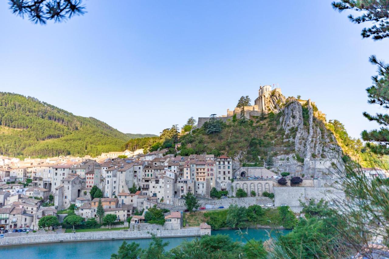 Camping Sites Et Paysages Les Pres Hauts Sisteron Luaran gambar